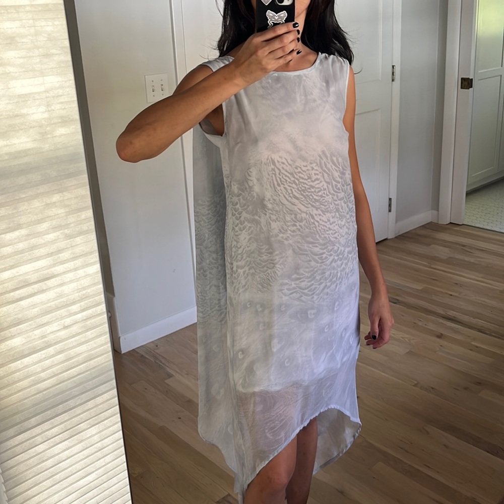 religión. We live in black gorgeous silky dress